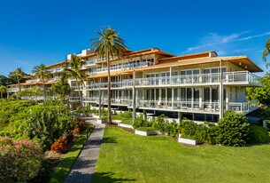 225 Sands Point Rd in Longboat Key, FL - Building Photo