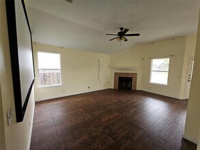 110 Lakemont Dr in Hutto, TX - Building Photo - Building Photo