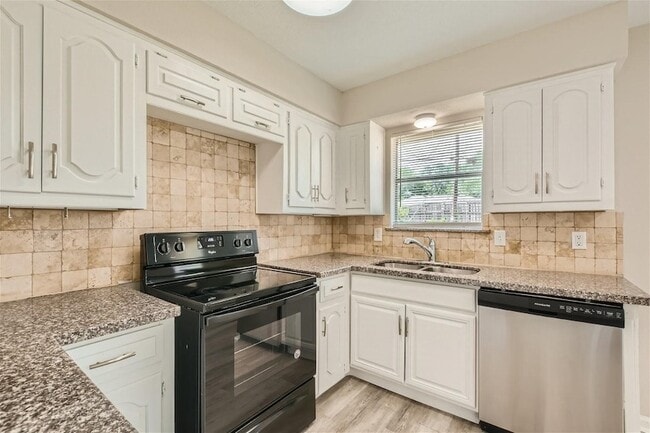 413 Lindo Dr in Mesquite, TX - Foto de edificio - Building Photo