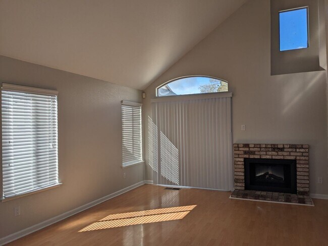 941 Beechwood Cir in Suisun City, CA - Building Photo - Building Photo