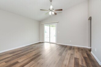 2000 Hunters Trace Cir in Middleburg, FL - Building Photo - Building Photo