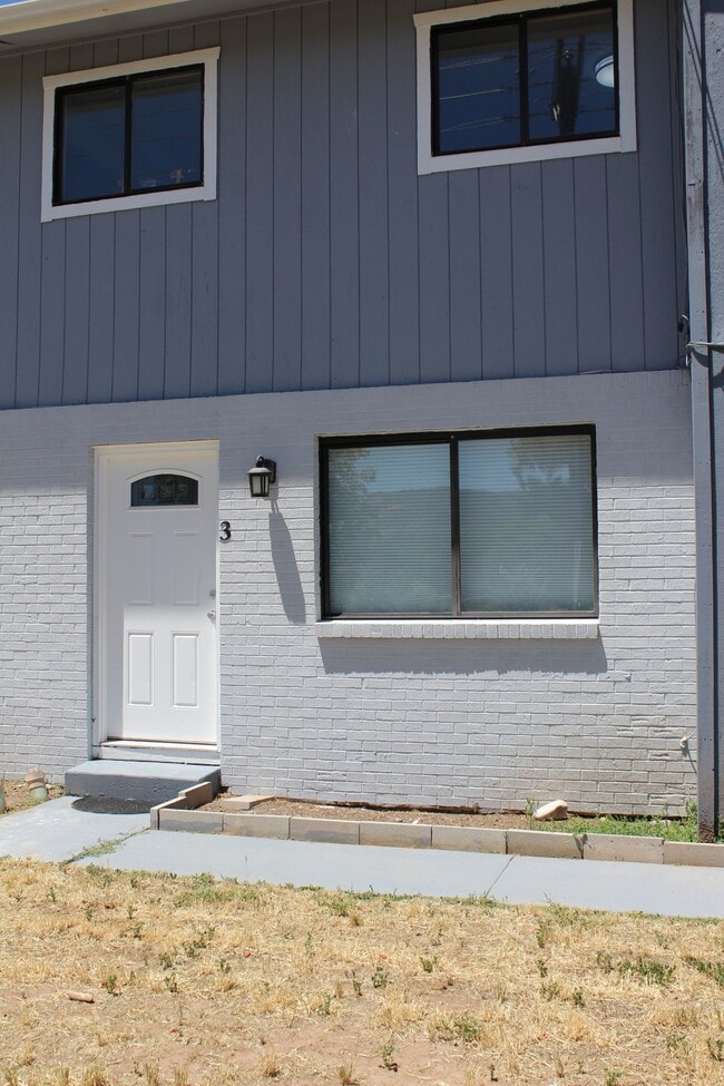 property at 1322 E 7th St