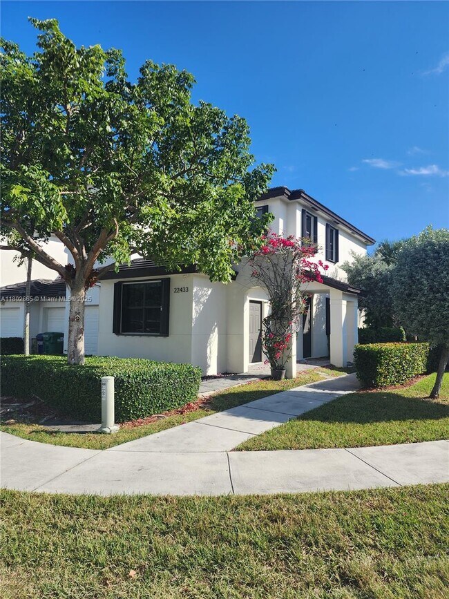 22433 SW 102nd Ave in Miami, FL - Building Photo - Building Photo