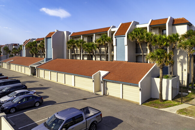 Pineda Ocean Club in Satellite Beach, FL - Foto de edificio - Building Photo