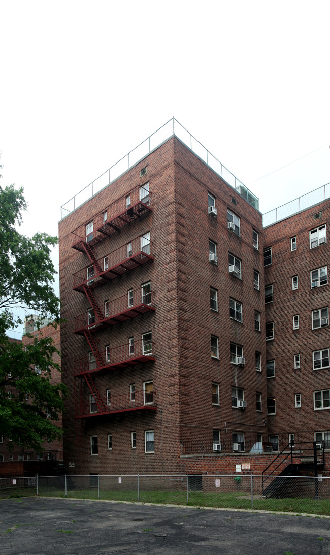 135-26 Hoover Ave in Jamaica, NY - Building Photo - Building Photo