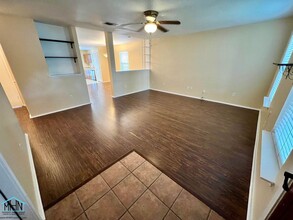 10718 Shaencrossing in San Antonio, TX - Building Photo - Building Photo