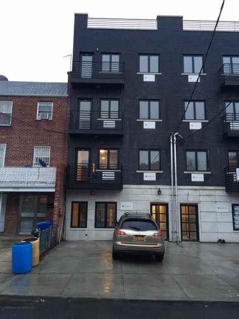 5734 Granger St in Corona, NY - Building Photo