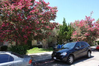 Independence Apartments in Canoga Park, CA - Building Photo - Building Photo