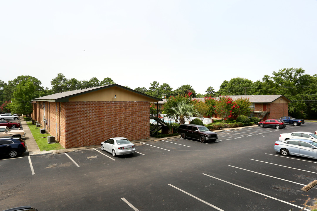 Chapel Terrace in Tallahassee, FL - Building Photo