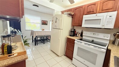13450 SW 3rd St, Unit 308D in Pembroke Pines, FL - Building Photo - Building Photo