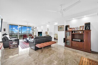20335 W Country Club Dr, Unit 2006 in Aventura, FL - Building Photo - Building Photo