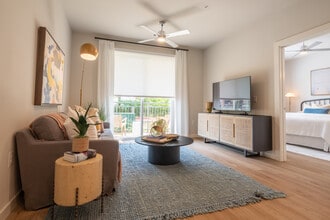 Broadstone Baybrook in Webster, TX - Foto de edificio - Interior Photo