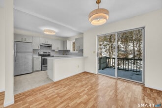 925 Oronoke Rd in Waterbury, CT - Building Photo - Building Photo