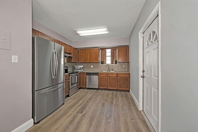 1351 NE 156th St in North Miami Beach, FL - Building Photo - Building Photo