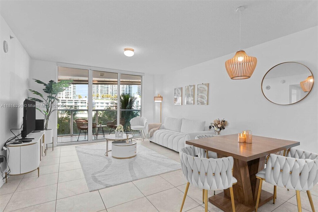 31 SE 5th St, Unit 505 in Miami, FL - Building Photo