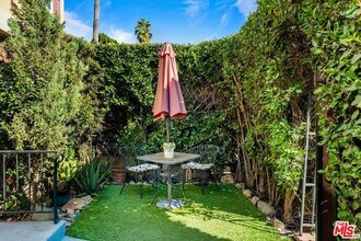 11585 Riverside Dr in Los Angeles, CA - Building Photo - Building Photo