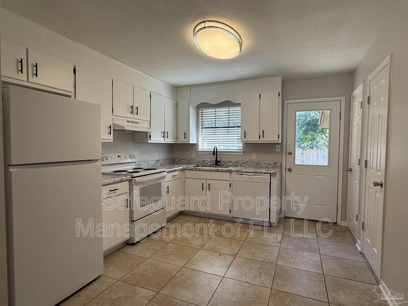 4189 Ravenwood Dr in Pace, FL - Building Photo