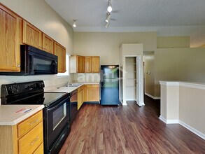 7864 Fox Glen Dr in Indianapolis, IN - Foto de edificio - Building Photo