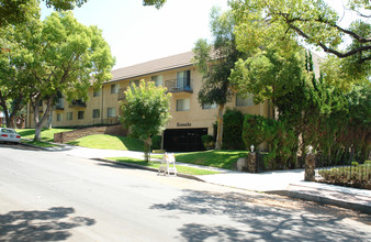 Kenoaks Luxury Apartments in Burbank, CA - Building Photo - Building Photo