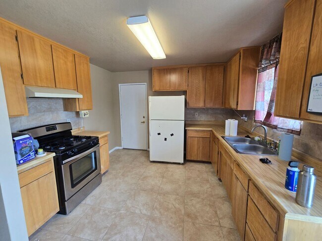 4587 Ave La Flora Desierta in Joshua Tree, CA - Building Photo - Building Photo