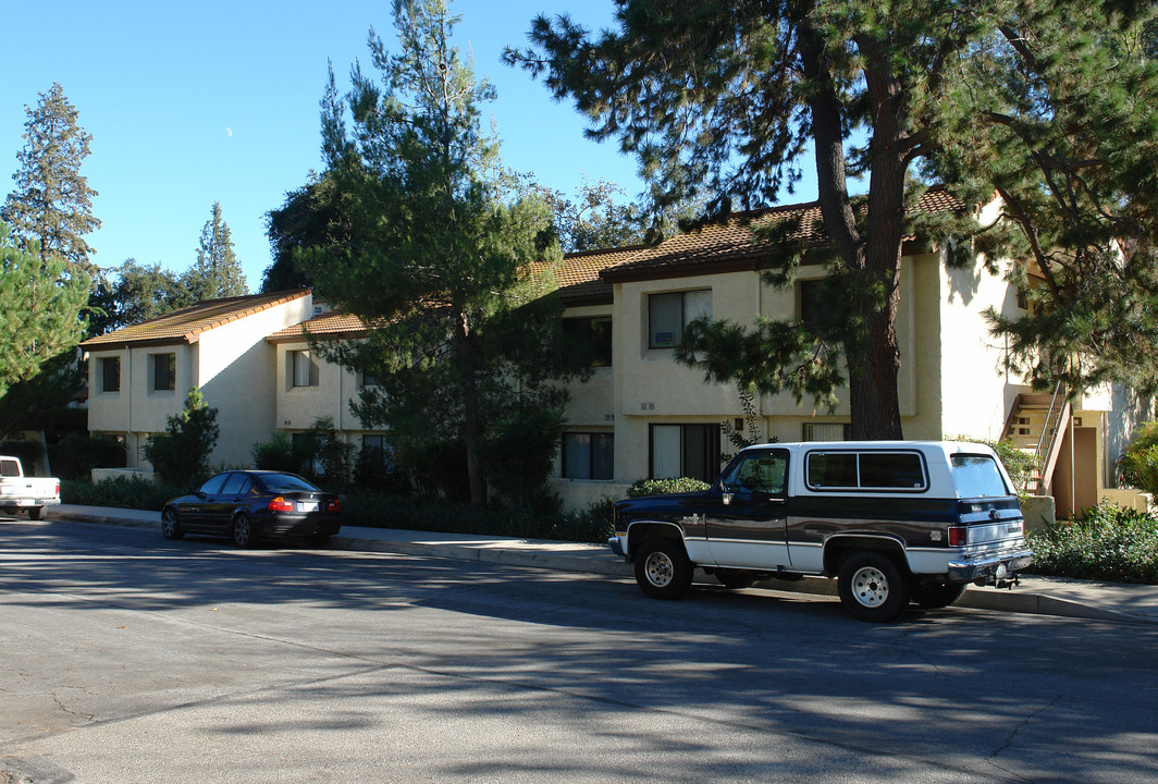 215 E Summer St in Ojai, CA - Foto de edificio