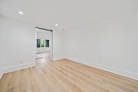 2118 3rd St, Unit 2118 and a half in Santa Monica, CA - Building Photo - Building Photo