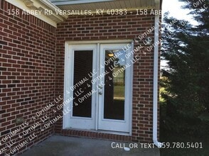 158 Abbey Rd in Versailles, KY - Foto de edificio - Building Photo