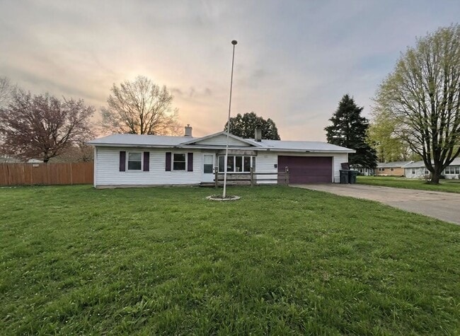 1102 Laurel St in Rome, NY - Building Photo - Building Photo