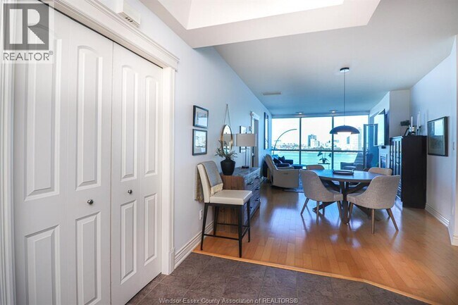 1225 Riverside Dr W in Windsor, ON - Foto de edificio - Building Photo