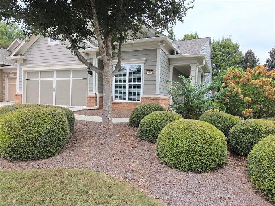 6105 Longleaf Dr in Hoschton, GA - Building Photo
