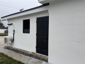 340 E 57th St in Hialeah, FL - Building Photo - Building Photo
