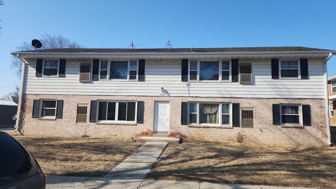 1336 Camden Way, Unit A in Waukesha, WI - Foto de edificio