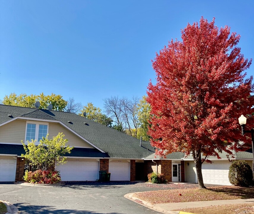 6292 Louisiana Ct N, Unit C in Brooklyn Park, MN - Foto de edificio