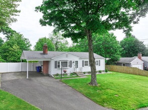 31 Varno Ln in Enfield, CT - Building Photo - Building Photo