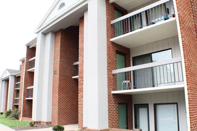 1026 Blue Ridge Dr in Harrisonburg, VA - Building Photo - Building Photo