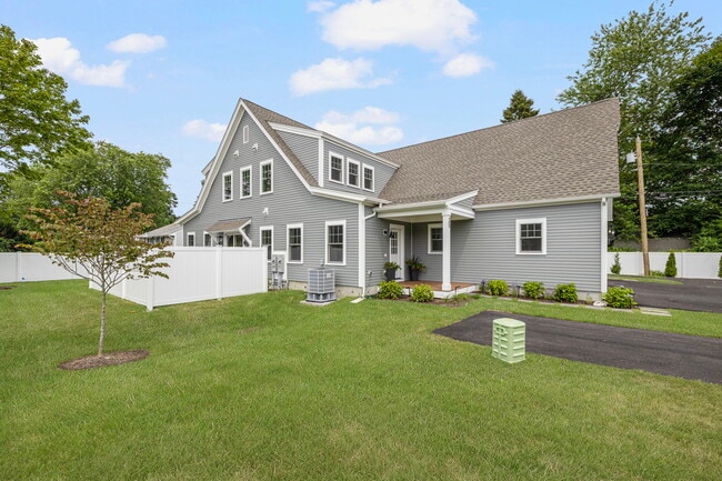 35 Anchor Way in Newport, RI - Building Photo - Building Photo