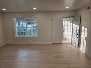 10281 Westonhill Dr in San Diego, CA - Building Photo - Building Photo