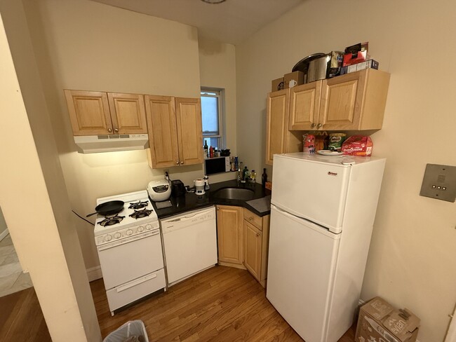 1197 Commonwealth Ave in Boston, MA - Building Photo - Building Photo