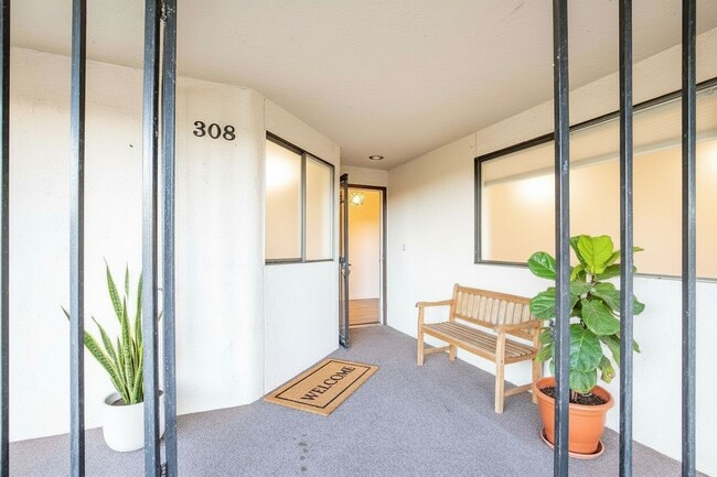 16929 Inglewood Rd NE in Kenmore, WA - Building Photo - Building Photo