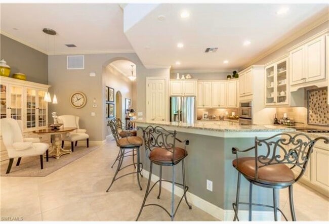 7739 Martino Cir in Naples, FL - Foto de edificio - Building Photo