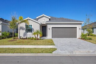 19095 Cabernet Ct in Venice, FL - Building Photo