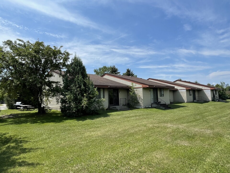 855 6th St in Cando, ND - Building Photo