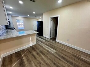 605 E Alameda St in Iowa Park, TX - Building Photo - Building Photo