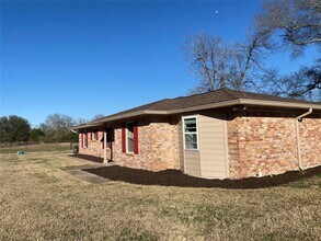 17230 Bell St in Hockley, TX - Foto de edificio - Building Photo
