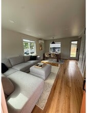 4083 SW Dickinson St in Portland, OR - Building Photo - Building Photo