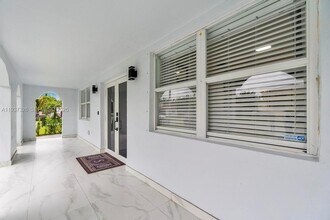 6470 SW 27th St in Miami, FL - Foto de edificio - Building Photo