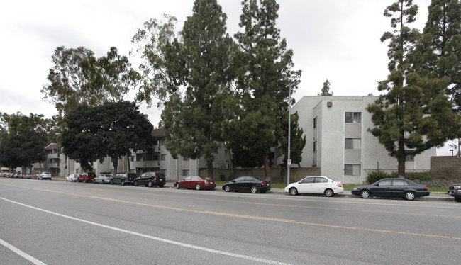 Cardinal Gardens Apartments in Los Angeles, CA - Foto de edificio - Building Photo