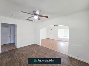4235 Arlington Ave in Sacramento, CA - Building Photo - Building Photo