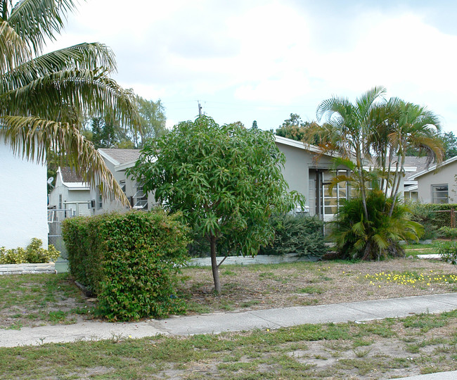 1705-1709 Mckinley St in Hollywood, FL - Building Photo - Building Photo