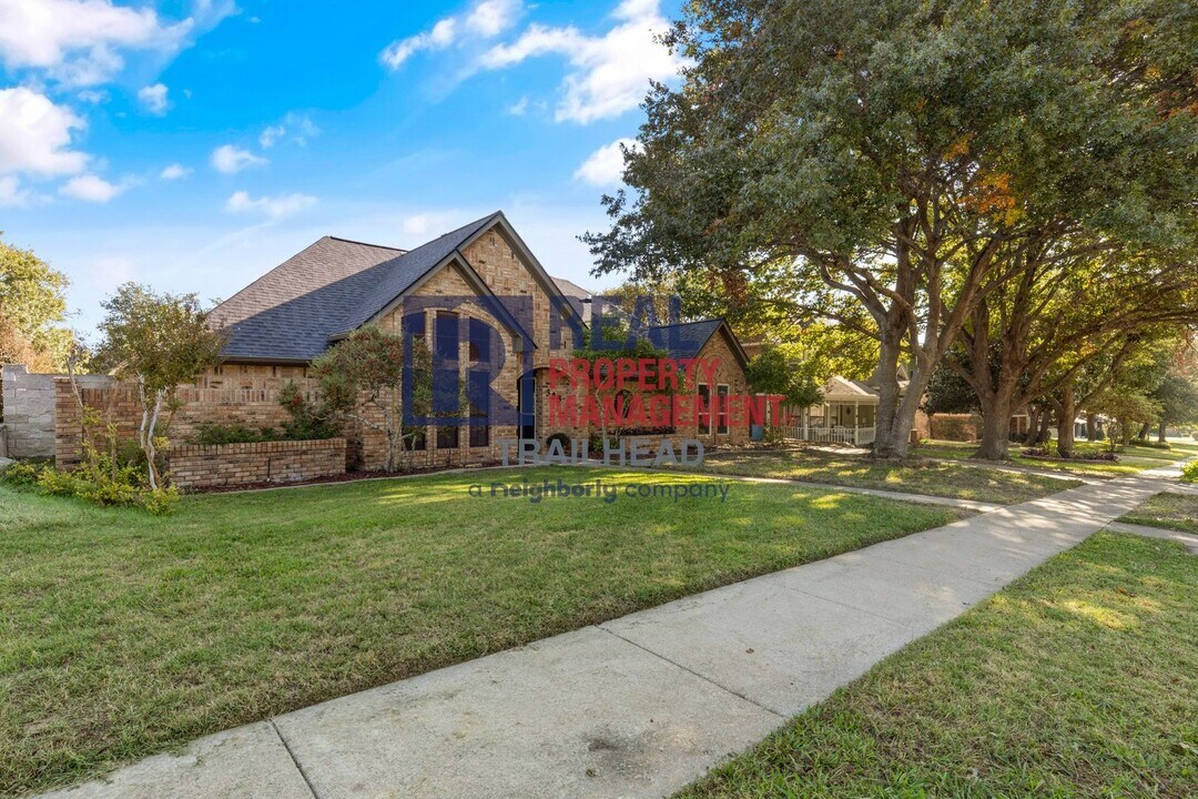 328 Kenshire Dr in Benbrook, TX - Building Photo